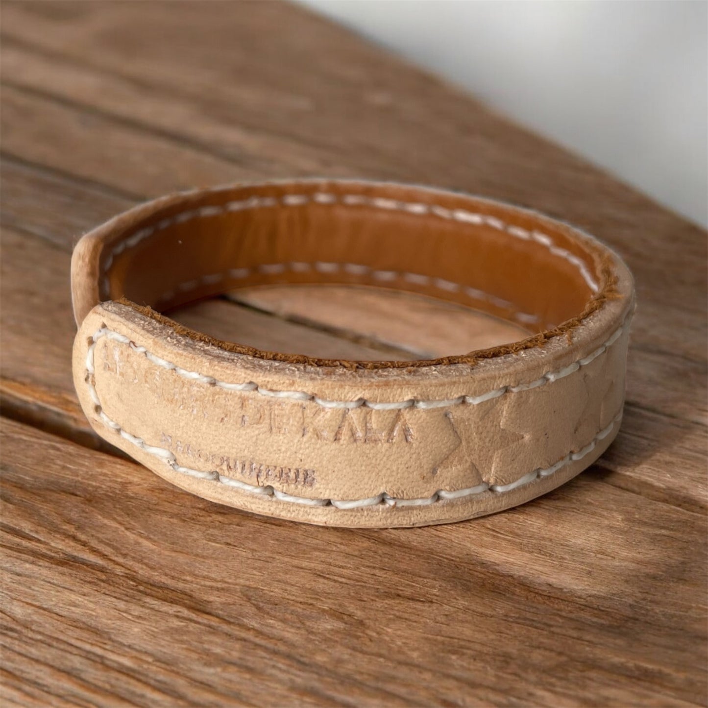 BRACELET EN CUIR NATUREL (ETOILES)