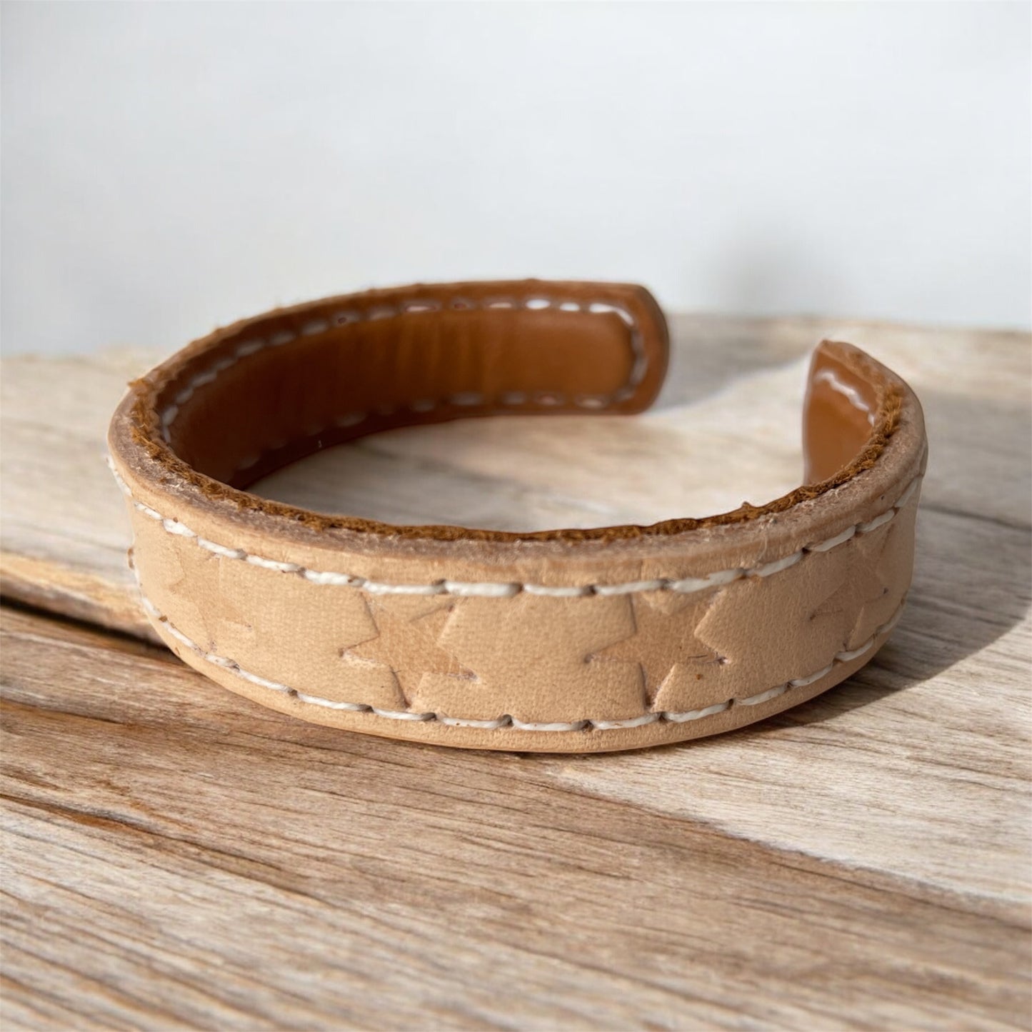 BRACELET EN CUIR NATUREL (ETOILES)