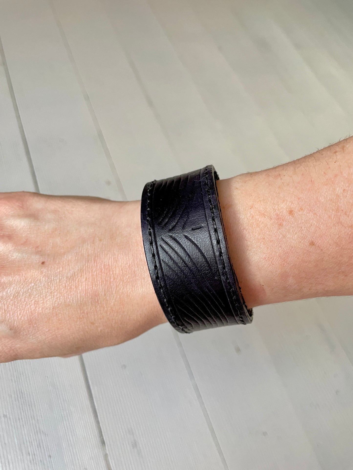 BRACELET/MANCHETTE EN CUIR NATUREL (VAGUE)