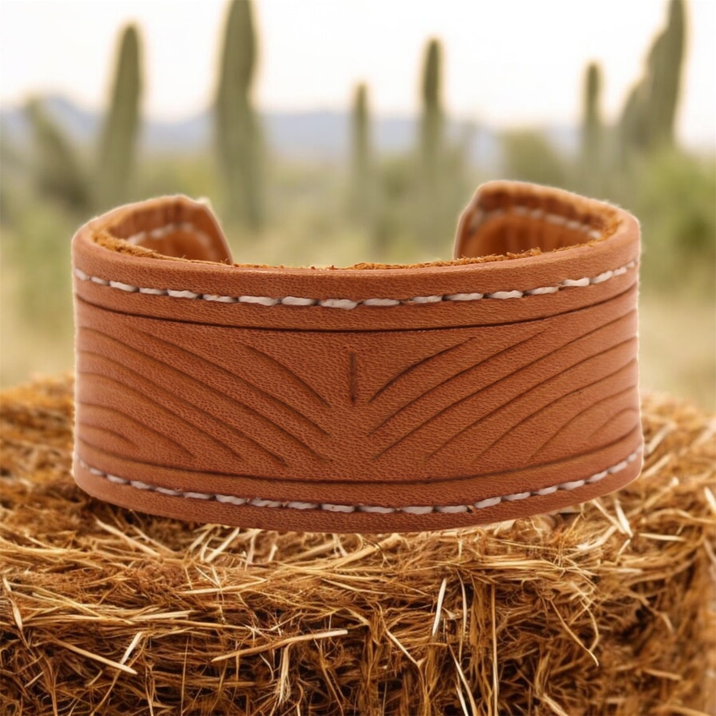 BRACELET/MANCHETTE EN CUIR NATUREL (VAGUES)