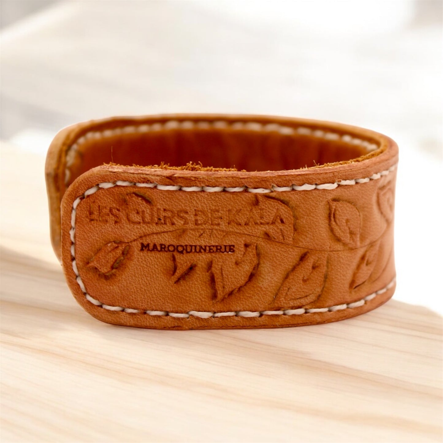 BRACELET/MANCHETTE EN CUIR NATUREL (COEUR)