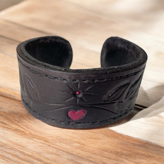 BRACELET/MANCHETTE EN CUIR NATUREL (COEUR)